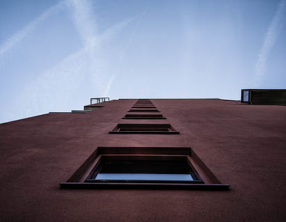 paret, patró, finestra, cel, alt, vermell, mínim, edifici, arquitectura, concret, balkon, fons, paret de patrons, gratacels, urbà, Països Baixos, exterior de l'edifici, estructura construïda, vista d’angle baix, naturalesa, cap gent, núvol - cel, dia, a l'aire lliure, barri residencial, direcció, blau, casa, ciutat, directament a sota, llum solar, teula de teulada, 4K, CC0, domini públic, lliure de regalies