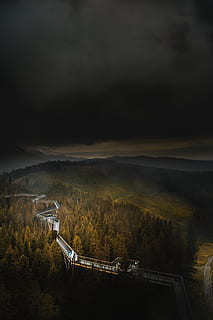 antenne, fotografering, bro, skyer, overskyet, mørk, mørk himmel, miljø, tåget, fodbro, Skov, grøn, landskab, bjerg, natur, naturfotografering, naturskøn, himmel, solnedgang, træer, vejr, sky - himmel, skønhed i naturen, scenics - natur, arkitektur, ingen mennesker, ro, rolig scene, træ, ikke-urbane scene, bygget struktur, høj vinkel visning, udendørs, nat, plante, 5K, CC0, offentligt domæne, royaltyfrie
