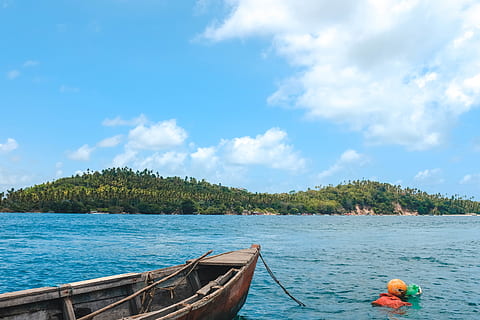strand, strender, skyer, sommer, brasil, natur, reise, turisme, ferier, reiser, hav, båt, båtliv, landskap, vann, himmel, sky - himmel, tre, anlegg, skjønnhet i naturen, dag, naturskjønnhet - natur, nautisk fartøy, transport, ikke-urbane scene, ro, transportmiddel, rolig scene, ekte folk, utendørs, blå, 5K, CC0, offentlig domene, opphavsrett gratis