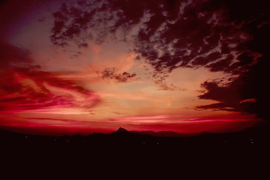 naturalesa, núvols, cel, vermell, atmosfera, fosc, núvol - cel, bellesa a la natura, escenics - natura, tranquil·litat, posta de sol, escena tranquil·la, cel dramàtic, idíl·lic, silueta, cap gent, color rosa, color taronja, por, majestuós, medi ambient, paisatge, estat d'ànim atmosfèric, a l'aire lliure, cel romàntic, porpra, brillant, 2K