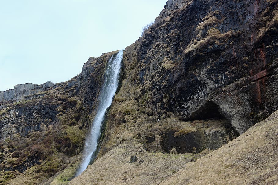 cascades, cascada, naturalesa, aigua, a l'aire lliure, riu, Islandia, seljalandsfoss, penya-segat, oceà, mar, Costa, línia de costa, pendent, paisatge, panoràmica, pissarra, cala, cova, desert, rock, cel, sòlid, rock - object, bellesa a la natura, formació de roca, muntanya, escenics - natura, dia, cap gent, terra, vista d’angle baix, escena no urbana, moviment, tranquil·litat, geologia, escena tranquil·la, formació, aigua que flueix, poder a la natura, 5K