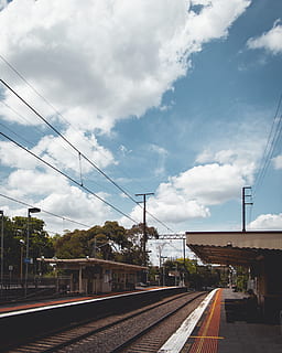 Stasiun kereta, berawan, langit, awan - langit, jalur, transportasi kereta api, rel kereta, angkutan, kabel, listrik, saluran listrik, tiang listrik, alam, struktur yang dibangun, Arsitektur, koneksi, teknologi, Sumber Daya listrik, tidak ada orang, moda transportasi, kendaraan umum, Stasiun kereta api, di luar rumah, perspektif yang berkurang, 2K, CC0, domain publik, bebas royalti