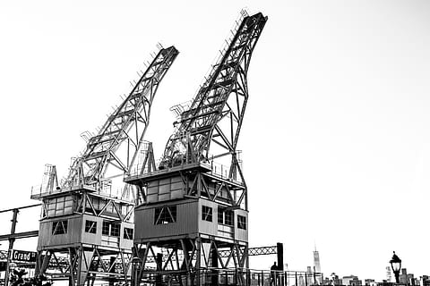 twee, grijs, torenkranen, architectuur, hemel, ingebouwde structuur, heldere lucht, buitenkant van het gebouw, industrie, lage hoekweergave, machinerie, natuur, kraan - bouwmachines, dag, incompleet, bouwindustrie, ontwikkeling, kopie ruimte, geen mensen, bouwplaats, buitenshuis, fabriek, metaal, 5K, CC0, publiek domein, royaltyvrij