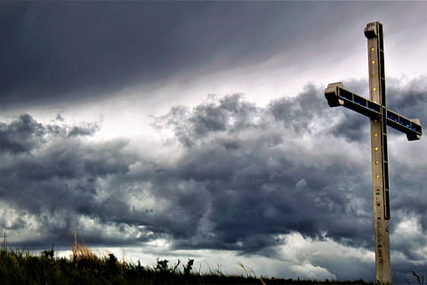nuvole, Canada, attraversare, nube, cielo, Lebret, religione, speranza, tempo metereologico, natura, all'aperto, icona religiosa, tempestoso, nuvola tempestosa, nuvoloso, drammatico, tempesta, nuvole di tempesta, cielo drammatico, cartello, nuvola - cielo, nessuno, ambiente, giorno, Cloudscape, Inquadratura dal basso, bellezza nella natura, comunicazione, tecnologia, crepuscolo, problemi ambientali, nuvola temporalesca, meteorologia, inquinamento, 4K, CC0, dominio pubblico, privo di copyright