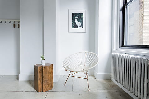 arkitektur, bygning, infrastruktur, struktur, stol, hvit, tre, anlegg, grønn, fliser, gulv, ramme, bilde, leilighet, vinduer, condominium, hotell, ingen folk, dag, bygget struktur, fravær, potteplante, hjem interiør, innendørs, hvit farge, bord, sete, vindu, tømme, veggbyggingsfunksjon, natur, flislagt gulv, 5K, CC0, offentlig domene, opphavsrett gratis
