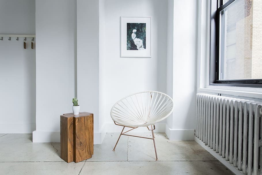 arquitectura, edifici, infraestructura, estructura, cadira, blanc, fusta, planta, verd, rajoles, pis, marc, imatge, apartament, finestres, condomini, hotel, cap gent, dia, estructura construïda, absència, planta en test, interior de casa, a l'interior, Color blanc, taula, seient, finestra, sòls, buit, funció de construcció de parets, naturalesa, sòl de rajoles, 5K