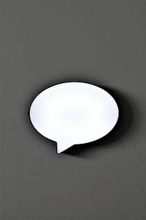 experimental, creativitate, Bula de dialog, backround, tapet, în interior, culoare alba, spațiu copie, nici o persoana, formă, un singur obiect, studio shot, echipamente de iluminat, a închide, iluminat, elimina, cerc, geometrică, luminos, alb, natură moartă, montare pe perete, gol, tavan, fundal alb, lampă electrică, corp de iluminat, 4K, CC0, domeniu public, fără drepturi de autor