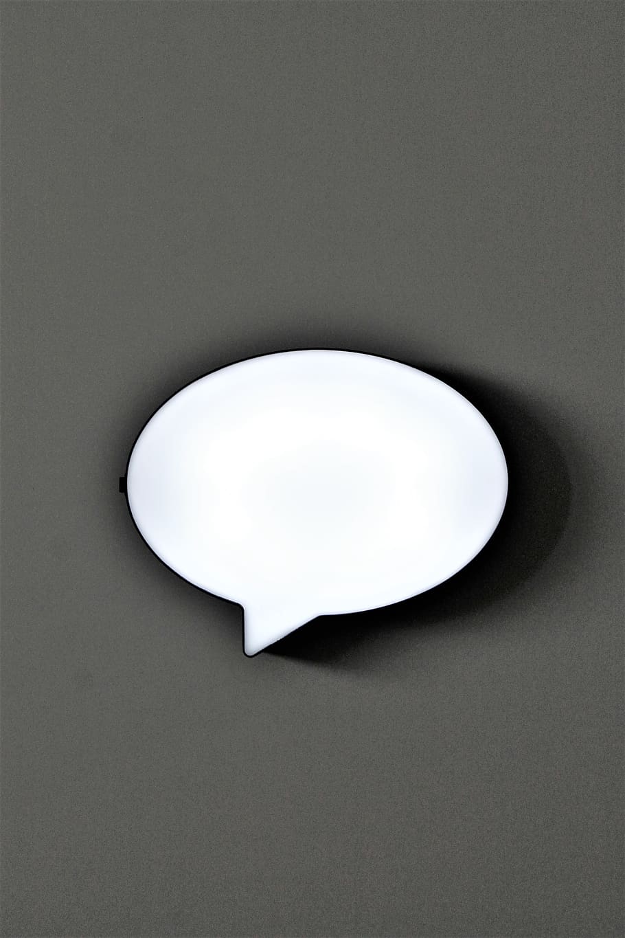 experimental, creativitat, bombolla de parla, backround, fons de pantalla, a l'interior, Color blanc, còpia espai, cap gent, forma, sol objecte, tir de l'estudi, equips d’il·luminació, primer pla, il·luminat, tallar, cercle, forma geomètrica, brillant, blanc, natura morta, funció de construcció de parets, buit, sostre, fons blanc, llum elèctrica, llum, 4K