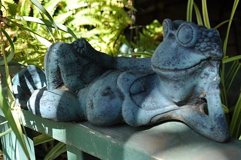 frosk, statue, hage, verftet, skulptur, kunst og Håndverk, ingen folk, nærbilde, dag, representasjon, natur, dyr, metall, anlegg, kreativitet, arkitektur, håndverket, utendørs, blad, dyre temaer, fokusere på forgrunnen, plante del, gammel, 4K, CC0, offentlig domene, opphavsrett gratis