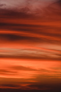 orange bewölkter Himmel, Natur, draußen, Himmel, Sonnenuntergang, Dämmerung, roter Himmel, Sonnenaufgang, Landschaft, Panorama-, Sonne, Orange, Liebe, Stimmung, Wolken, Horizont, Wolke, Berg, Abenteuer, orange Farbe, wolke - himmel, Dramatischer Himmel, Schönheit in der Natur, Hintergründe, keine Leute, Wolkengebilde, Szenen - Natur, lebendige Farbe, Ruhe, Scheu, mehrfarbig, idyllisch, Atmosphäre, rot, abstrakt, abstrakte Hintergründe, romantischer Himmel, orange Hintergrund, lila, 5K, CC0, gemeinfrei, lizenzfrei