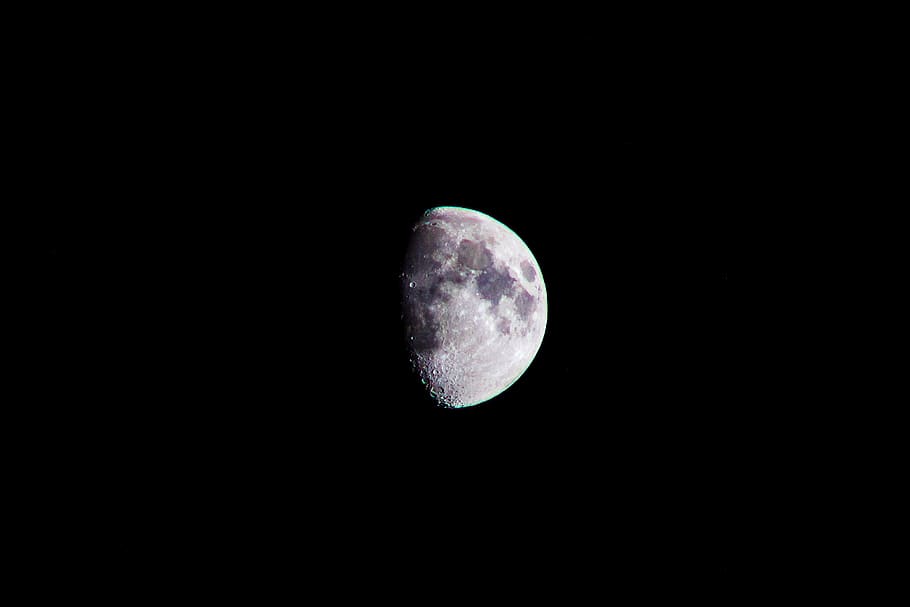 Mitja lluna, nit, lluna, astronomia, espai, a l'aire lliure, espai exterior, univers, França, nantes, rue des hauts pavés, planeta, cràter, fosc, luna, negre, cel, gris, nocturna, Lune, gravetat, bellesa a la natura, escenics - natura, vista d’angle baix, Lluna planetària, tranquil·litat, escena tranquil·la, naturalesa, superfície de la lluna, cap gent, còpia espai, majestuós, idíl·lic, exploració espacial, cel clar, astrologia, espai i astronomia, llum de la lluna, 2K