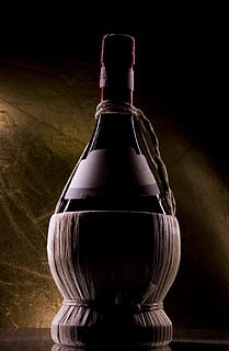 Weinrebe, Wein, durchschnittlich, Flasche, braun, Feier, klassisch, Tasse, dunkel, Dekoration, Getränk, trocken, Lebensmittel, Glas, golden, Lebensstil, Licht, natürlich, alt, Restaurant, romantisch, Szene, saisonal, Stillleben, Stil, Rebe, Jahrgang, Weiß, , drinnen, Container, keine Leute, Luxus, Reichtum, einzelnes Objekt, Nahansicht, Studioaufnahme, Glas - Material, Weinflasche, Erfrischung, Alkohol, Tabelle, Holz - Material, Essen und Trinken, Mode, schwarzer Hintergrund, 720P, CC0, gemeinfrei, lizenzfrei