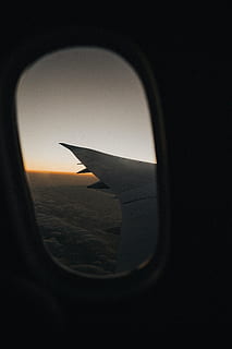 ales dels avions, finestra, gatwick, Regne Unit, ull de bou, vehicle, avió, transport, avions, #wallpaper #travel #window #windowseat #sunrise #plane # sky #darkness #flyaway, mirall, cortina, vidre, copa, obturador, avió de línia, flamarada, llum, vol, mirall del cotxe, forat, vehicle aeri, ala dels avions, interior del vehicle, manera de transport, cel, volant, viatjar, cap gent, transparent, vidre - material, naturalesa, a l'aire, a l'interior, silueta, posta de sol, en moviment, fosc, 1080P, CC0, domini públic, lliure de regalies