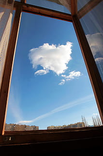 skyer, abstrakt, vindue, himmel, glas, sky - himmel, lav vinkel visning, arkitektur, bygget struktur, natur, blå, ingen mennesker, dag, indendørs, tag, gennemsigtig, glas - materiale, sollys, træ - materiale, sikkerhed, loft, vinduesramme, tagbjælke, 4K, CC0, offentligt domæne, royaltyfrie