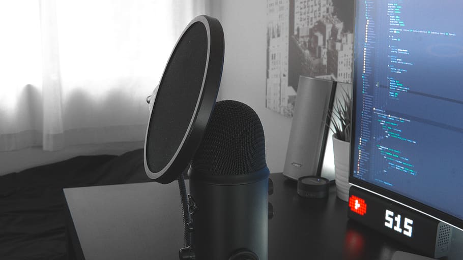 altaveu, micròfon, electrònica, estudi, escriptori, altaveu d’àudio, telèfon, text, pantalla, monitor, yeti, codificació, ikea, enregistrament, configuració, canviant d'humor, programació, humor, micro, tecnologia, comunicació, a l'interior, equipament, paper, negocis, document, ordinador, música, escoltar, cap gent, equip de gravació de so, Dispositiu d'entrada, primer pla, equip d’àudio, treball, monitor d’ordinador, ocupació, paperassa, equipament elèctric, 5K