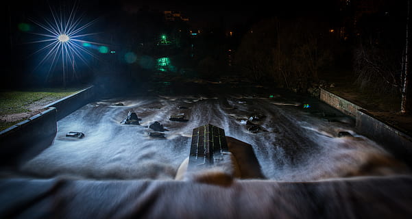 timelapse river, paisatge de la construcció, medi ambient, tarda, flux, herba, paisatge, llums, moviment, nit, lapse de temps, aigua, il·luminat, exposició llarga, cap gent, naturalesa, material de fusta, arquitectura, moviment borrós, a l'aire lliure, cascada, primer pla, arbre, velocitat, carrer, escenics - natura, temperatura de fred, que flueix, aigua que flueix, 5K, CC0, domini públic, lliure de regalies