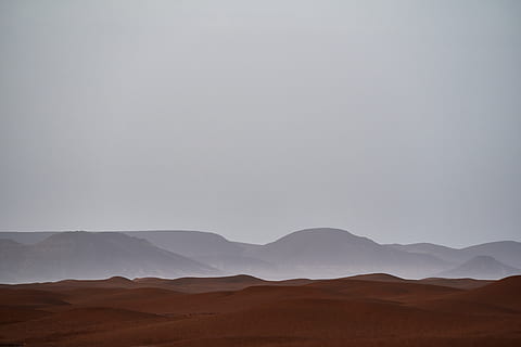 Wüstenberge, Tag, Berg, Szenen - Natur, Schönheit in der Natur, Ruhe, ruhige Szene, kopieren sie platz, Landschaft, Umgebung, Himmel, Nicht-städtische Szene, Natur, keine Leute, Gebirge, Wüste, Land, physische Geographie, Fernbedienung, idyllisch, draußen, dramatische Landschaft, Klima, trockenes Klima, 5K, CC0, gemeinfrei, lizenzfrei