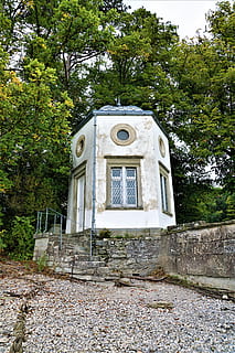 kapel, constance, sommer, parkere, religion, kirke, stucco arbejde, lake constance, Christen, Gud, gammel, kunst, arkitektur, middelalderen, himmel, symbolik, natur, strand, steder af interesse, vindue, kryds, tilbede, plante, træ, bygget struktur, bygning udvendig, dag, ingen mennesker, vækst, bygning, udendørs, indgang, grøn farve, lav vinkel visning, trappe, dør, jord, hus, 5K, CC0, offentligt domæne, royaltyfrie