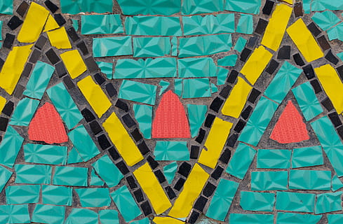 flerfarvet vægindretning, sfære, flise, bold, kunst, mosaik, dyne, mønster, applique, hul, oppustelige, legeplads, hund, dyr, pointer, hunde, kæledyr, pattedyr, tennisketsjer, multi farvet, ingen mennesker, fuld ramme, dag, baggrunde, gul, udendørs, blå, pool, Kunst og håndværk, vand, høj vinkel visning, kreativitet, svømmepøl, beskyttelse, tæt på, natur, turkisfarvet, 5K, CC0, offentligt domæne, royaltyfrie