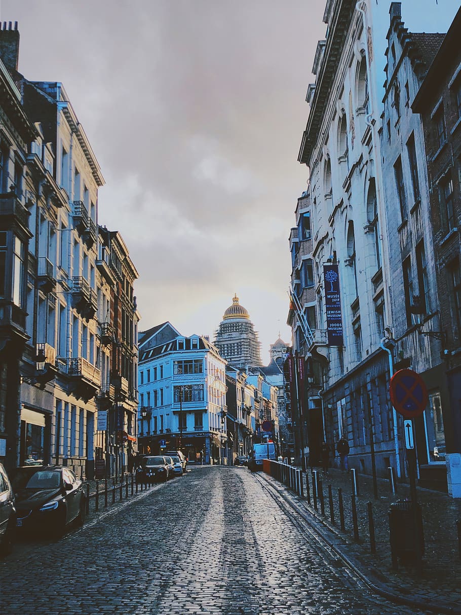 passarel·la, Camí, paviment, vorera, cotxe, transport, vehicle, automòbil, llambordes, metròpolis, ciutat, edifici, urbà, humà, persona, brusel·les, bruxelles, belgique, Bèlgica, exterior de l'edifici, arquitectura, estructura construïda, cel, núvol - cel, el camí a seguir, direcció, barri residencial, carrer, naturalesa, dia, a l'aire lliure, persones incidentals, perspectiva decreixent, casa, 4K