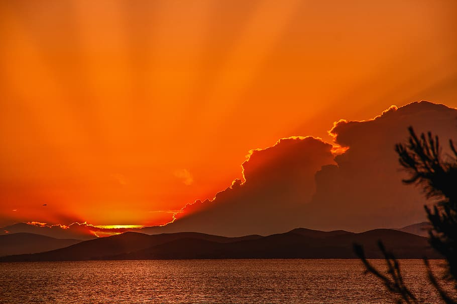 posta de sol, cel, abendstimmung, crepuscle, paisatge, naturalesa, humor, mar, taronja, tarda, resplendor, romàntic, vespre, núvols, atmosfera, platja, aigües, vista, farbenspiel, raig de sol, càlid, sol, muntanya, aigua, bellesa a la natura, color taronja, escenics - natura, cap gent, silueta, tranquil·litat, núvol - cel, Serra, escena tranquil·la, a l'aire lliure, idíl·lic, terra, poder a la natura, cel romàntic, 4K