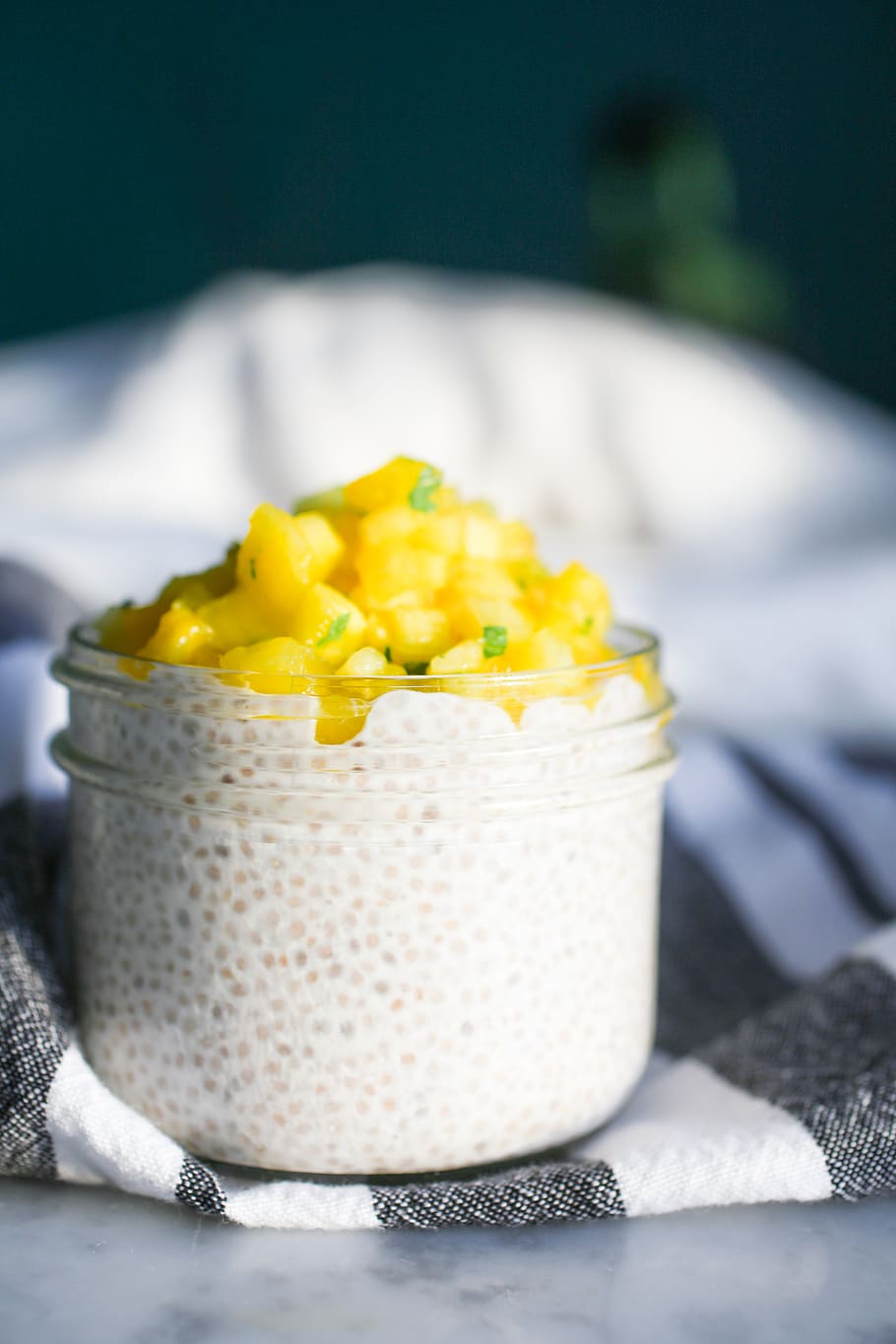 menjar cuit, planta, menjar, begudes, beure, llet, postres, pinya, tropical, Pudding de chía, a l'aire lliure, crema, gelat, iogurt, esmorzar, vegetals, blat de moro, naturalesa, immersió, fruita, menjar i beguda, frescor, menjar dolç, dolç, centrar-se en primer pla, primer pla, llest per menjar, cap gent, alimentació saludable, utensili per menjar, cullera, estri de cuina, indulgència, a l'interior, groc, taula, dia, decorar, temptació, 5K
