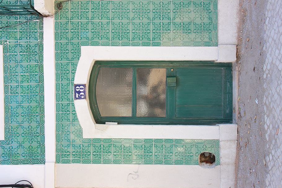 porta tancada 38, arquitectura, finestra, estructura construïda, funció de construcció de parets, dia, exterior de l'edifici, cap gent, reflexió, color verd, mirall, vidre - material, edifici, a l'aire lliure, transparent, patró, casa, primer pla, 5K