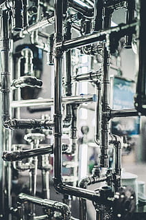 sølvrør, fabrik, industrimaskiner, industri, rør, strøm, produktion, rustfrit stål, stål, maskineri, metal, indendørs, rør - rør, udstyr, ingen mennesker, mad og drikke industri, produktionsudstyr, bryggeri, teknologi, selektiv fokusering, tæt på, fokus på forgrunden, forretning, sølvfarvet, destillation, øl - alkohol, destilleri, 4K, CC0, offentligt domæne, royaltyfrie