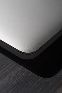 elektronik, computer hardware, computer, hardware, harddisk, disk, desaturerede, kontrast, lys, macbook, skygge, sort og hvid, grå, sort, træ, aluminium, computer tastatur, tastatur, mus, elektronisk chip, indendørs, ingen mennesker, tæt på, teknologi, høj vinkel visning, bord, sort farve, forbindelse, trådløs teknologi, stilleben, enkelt objekt, kopiere plads, dag, tekstureret, fokus på forgrunden, computerudstyr, træ - materiale, 5K, CC0, offentligt domæne, royaltyfrie