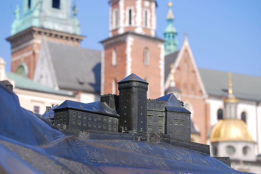 miniatura de construcció negra, arquitectura, edifici, miniatura, model, a l'aire lliure, escultura, religió, lloc de culte, estructura construïda, exterior de l'edifici, creença, espiritualitat, història, el passat, destinacions de viatge, dia, turisme, cap gent, cel, viatjar, cúpula, fletxa, 4K