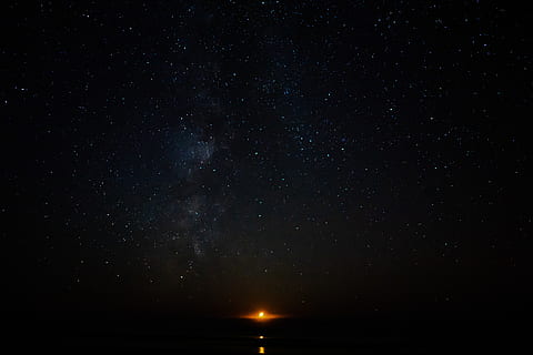noite estrelada, natureza, ao ar livre, astronomia, espaço, universo, espaço sideral, céu estrelado, noite, céu, nebulosa, lua, clarão, leve, via Láctea, estrelas, luz das estrelas, lua de sangue, de praia, Estrela, céu noturno, estrela - espaço, scenics - natureza, galáxia, beleza na natureza, ninguém, tranquilidade, cena tranquila, campo de estrelas, idílico, infinidade, mistério, exploração espacial, Sombrio, espaço e astronomia, 5K, CC0, domínio público, royalty free