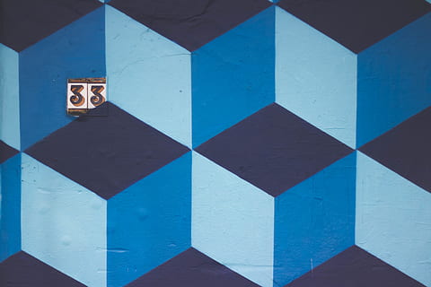 captcha, Blau, Muster, keine Leute, gestalten, Vollbild, Tag, Geometrische Figur, Zeichen, drinnen, die Architektur, gebaute Struktur, Hintergründe, Design, Nahansicht, Beratung, Wandbau - Funktion, High Angle View, Dreieck Form, Sonnenlicht, digitaler Verbund, 4K, CC0, gemeinfrei, lizenzfrei
