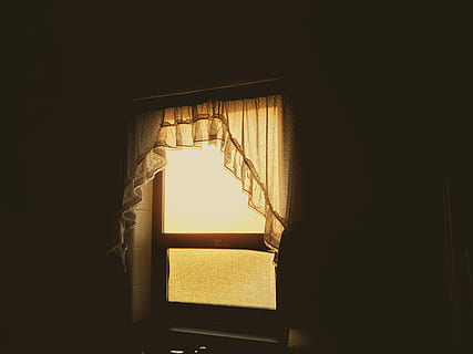 ventanas cerradas, Estados Unidos, ventana, escalera, cortina, llamarada, ligero, decoración, casa, cortinas, ventanas, dorado, cocina, oscuridad, piso, mueble, instrumento musical, piano, actividades de ocio, luz del sol, silueta, adentro, arquitectura, estructura construida, interior de la casa, Entrada, nadie, edificio, oscuro, día, abierto, naturaleza, puerta, cuarto doméstico, colgando, pared - característica de la construcción, techo, marco de la ventana, 4K, CC0, dominio público, libre de derechos