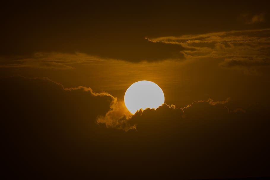 fotografia do pôr do sol, nuvens, nublado, alvorecer, cênico, nascer do sol, por do sol, céu, nuvem - céu, scenics - natureza, beleza na natureza, forma, tranquilidade, natureza, círculo, cena tranquila, Dom, espaço, forma geométrica, ninguém, idílico, astronomia, luz solar, ao ar livre, lua, cor laranja, lua planetária, eclipse, 5K