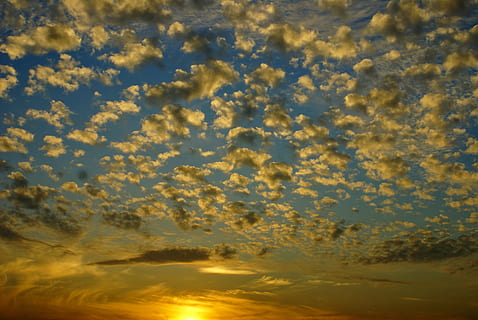Himmel, Wolken, Altocumulus, Wolke, kłębiaste, Wolkenmedium, Altocumulus floccus, altocumulus perlucidus, altocumulus virga, cirrostratus fibratus, Wolke kłaczkowate, gefiedert geschichtet, Cirrus fibratus, Cirrus radiatus, radiata, castellanus, wieżyczkowate, Cirrocumulus stratiformis, rozpostarte, Schicht, Atmosphäre, wolke - himmel, Schönheit in der Natur, Sonnenuntergang, Natur, keine Leute, Gelb, Szenen - Natur, Ruhe, Flachwinkelansicht, draußen, Sonnenlicht, idyllisch, Tag, Hintergründe, Dramatischer Himmel, Wolkengebilde, Vollbild, abstrakt, ruhige Szene, 4K, CC0, gemeinfrei, lizenzfrei