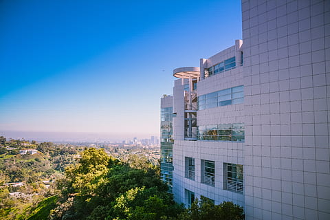 Els angels, arquitectura, getty, estructura, exterior de l'edifici, estructura construïda, edifici, cel, ciutat, cap gent, naturalesa, dia, planta, cel clar, arbre, a l'aire lliure, blau, modern, exterior d’edifici d’oficines, oficina, còpia espai, llum solar, torre, gratacels, 5K, CC0, domini públic, lliure de regalies