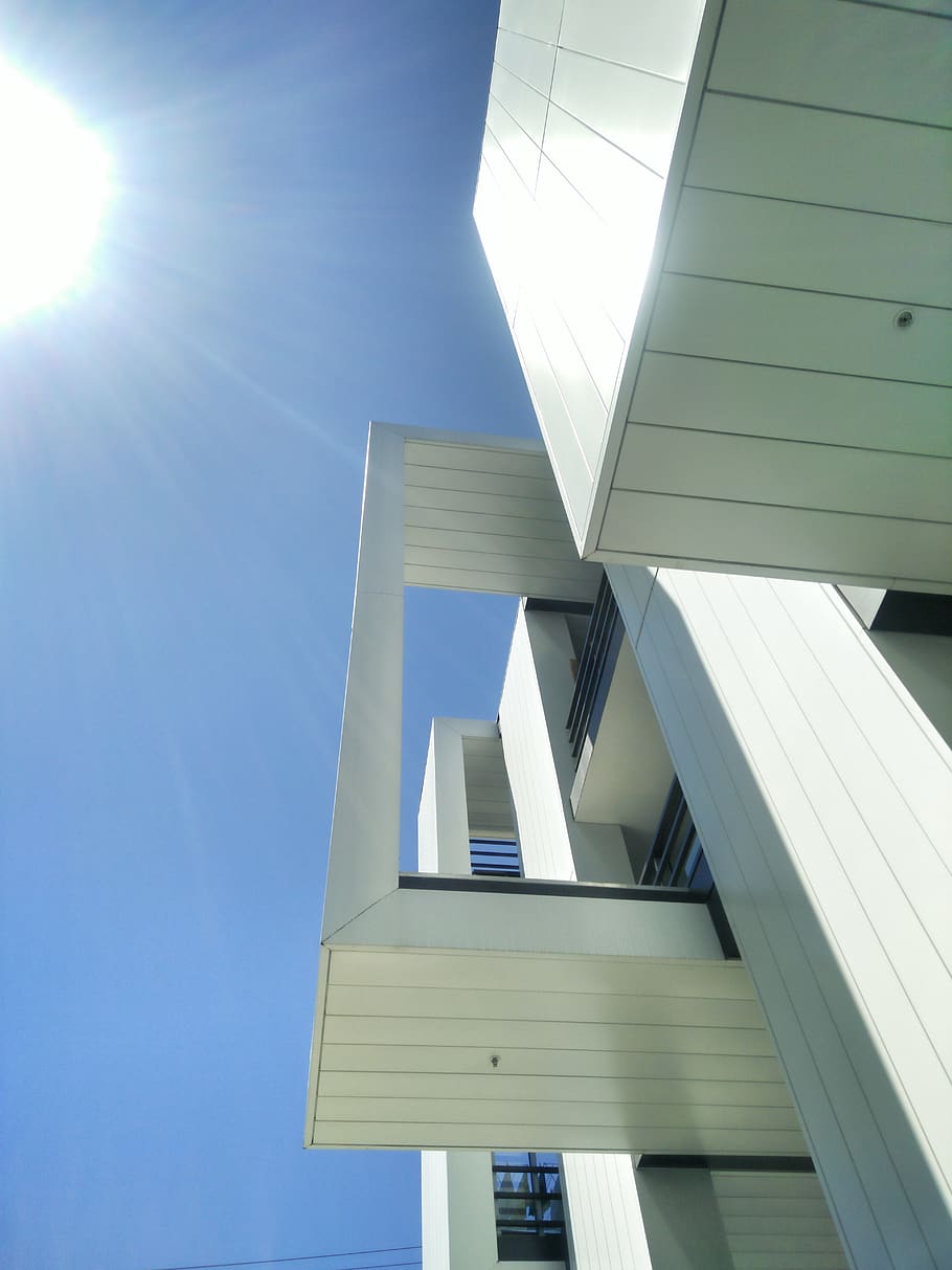 Australia, melbourne, architettura, struttura costruita, Inquadratura dal basso, esterno dell'edificio, costruzione, cielo, luce del sole, blu, cielo sereno, natura, giorno, nessuno, moderno, riflesso lente, sole, soleggiato, all'aperto, città, modello, edificio per uffici esterno, grattacielo, direttamente sotto, 5K