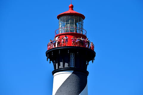 st, Augustine, Florida, majakka, matkailu, taivas, arkkitehtuuri, historiallinen, vanha, vesi, kuuluisa, maisema, maamerkki, merenkulku-, sininen, punainen, rakennuksen ulkoa, torni, opastus, kirkas taivas, rakennettu rakenne, matala kulma, luonto, kopiointitila, päivä, ulkona, turvallisuus, suojaus, ei ihmisiä, rakennus, 5K, CC0, public domain, rojaltivapaa