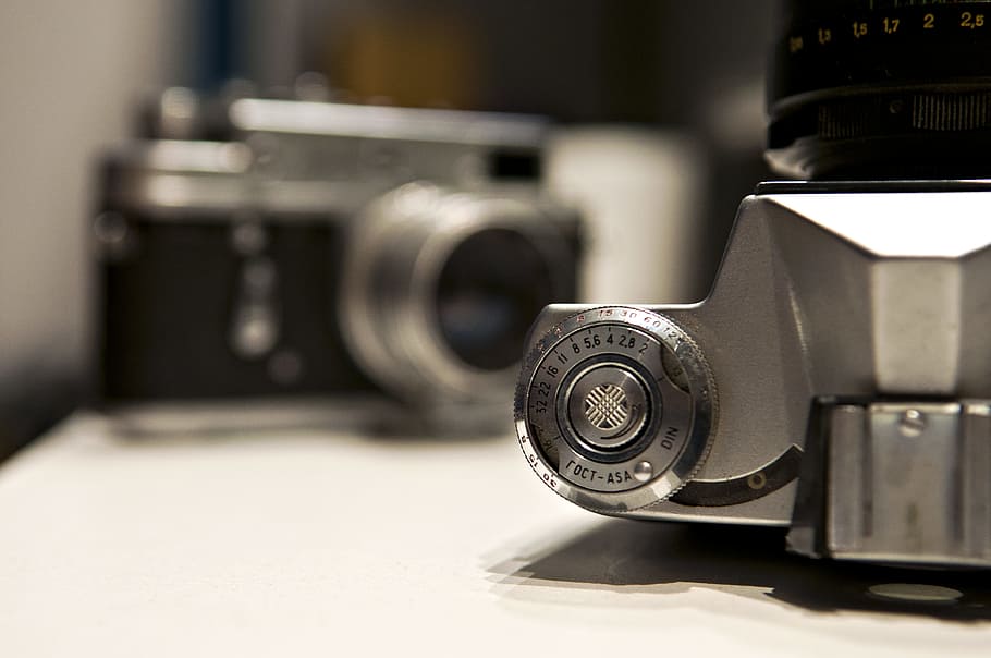 càmera, fotografia, objectes, slr, lent, temes de fotografia, càmera - equip fotogràfic, primer pla, lent - instrument òptic, tecnologia, centrar-se en primer pla, a l'interior, cap gent, estil retro, natura morta, antiguitat, enfocament selectiu, nostàlgia, equip fotogràfic, sol objecte, cultura i entreteniment artístic, metall, càmera digital, 4K