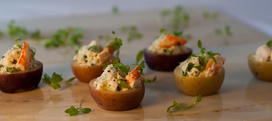 menjar i beguda, menjar, alimentació saludable, benestar, frescor, cap gent, centrar-se en primer pla, vegetals, grup d'objectes, bol, fruita, primer pla, llest per menjar, marisc, aperitiu, herba, a l'interior, dia, enfocament selectiu, grup mitjà d'objectes, berenar, decorar, 2K