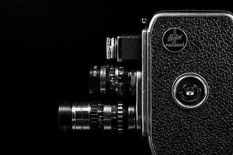 telecamera, elettronica, Linköping, Svezia, Camera digitale, paillard, BOLEX, film, retrò, videocamera, lenti della macchina fotografica, cinghia, copriobiettivo, pavimento, mensola, stereo, adattatore, schermo, grigio, corridoio, tecnologia, temi fotografici, avvicinamento, macchina fotografica - attrezzatura fotografica, in casa, nessuno, obiettivo - strumento ottico, attrezzatura fotografica, sfondo nero, in stile retrò, natura morta, attrezzatura, singolo oggetto, metallo, colore nero, numero, girato in studio, fotocamera reflex, cromo, color argento, 5K, CC0, dominio pubblico, privo di copyright