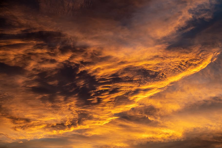 núvols de color taronja, núvol, núvols, cloudscape, ennuvolat, fosc, alba, la llum del dia, dramàtica, tarda, cel de la nit, cel, inflat, escènic, skyscape, tempesta, posta de sol, temps, núvol - cel, bellesa a la natura, color taronja, cel dramàtic, escenics - natura, naturalesa, tranquil·litat, cap gent, idíl·lic, por, escena tranquil·la, fons, a l'aire lliure, medi ambient, llum solar, meteorologia, brillant, ominós, 5K