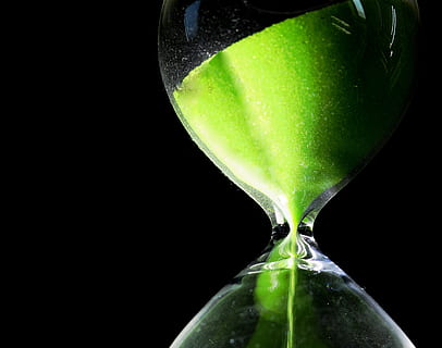 chronos, temps, l'horloge, montre, Sablier, chronographe, temps de, heures, heure indiquant, minutes, les montres, timing, analogique, prise de vue en studio, fond noir, couleur verte, fermer, verre - matériel, personne, à l'intérieur, nature morte, objet unique, la nature, transparent, coupé, terre, espace de copie, le sable, date limite, Nourriture et boisson, 2K, CC0, domaine public, libre de droits