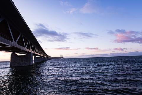 bro, legeme, vandfoto, arkitektur, skyer, dagslys, jern, sø, landskab, metal, natur, udendørs, flod, himmel, stål, vand, forbindelse, hav, bro - menneskeskabt struktur, bygget struktur, transportmidler, sky - himmel, ingeniørarbejde, horisont, havnefronten, solnedgang, horisont over vand, scenics - natur, skønhed i naturen, arkitektoniske kolonne, lang, Bugt, 5K, CC0, offentligt domæne, royaltyfrie