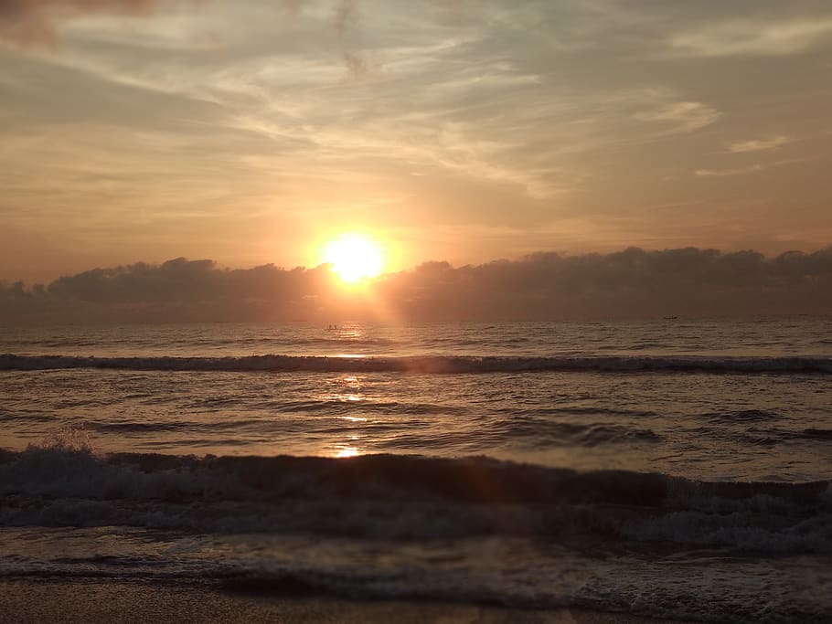 světlo, světlice, slunečního světla, Příroda, venku, nebe, oceán, voda, moře, Indie, marina beach road, chennai, červené nebe, svítání, západ slunce, soumrak, slunce, mořské vlny, pobřeží, krása v přírodě, scenics - příroda, přistát, pláž, mrak - nebe, klid, vlna, idylický, klidné scény, nikdo, oranžová barva, pohyb, mimoměstské scény, horizont nad vodou, 4K