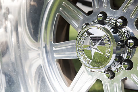 Räder, amerikanische Streitkräfte, Transportmittel, Transport, Landfahrzeug, Nahansicht, Metall, Rad, keine Leute, Tag, Glas - Material, silberfarben, Auto, glänzend, Kraftfahrzeug, draußen, Reflexion, Motorrad, Reifen, Fahrzeugteil, Chrom, Tachometer, stehlen, Legierung, 5K, CC0, gemeinfrei, lizenzfrei