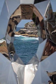 scultura, oceano, mari, riflessione, luminosa, spiaggia, mare, acqua, giorno, natura, nave nautica, mezzi di trasporto, cielo, messa a fuoco selettiva, concentrarsi sullo sfondo, modo di trasporto, nessuno, all'aperto, bellezza nella natura, scenics - natura, architettura, viaggio, struttura costruita, terra, avvicinamento, 5K, CC0, dominio pubblico, privo di copyright