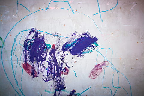 Graffiti, Wand, Farbe, Hintergrund, alt, betrübt, bunt, Oberfläche, Graffitiwall, Rau, unordentlich, Farbspritzer, grunge, texturiert, spb, Kunst und Handwerk, Kreativität, drinnen, mehrfarbig, eine Person, Wandbau - Funktion, Künstler, abstrakt, befleckt, Kunst, Blau, menschliches Körperteil, Wasser, Taille hoch, Aquarellfarben, kritzeln, verschmiert, 1080P, CC0, gemeinfrei, lizenzfrei