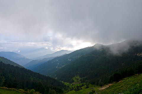 krocan, zigana projít, mraky, strom, scenérie, mlha, hora, scenics - příroda, nebe, klidné scény, mrak - nebe, krása v přírodě, klid, mimoměstské scény, pohoří, krajina, životní prostředí, Příroda, nikdo, idylický, venku, rostlina, den, údolí, horský vrchol, rozsah, 5K, CC0, veřejná doména, bez autorských práv