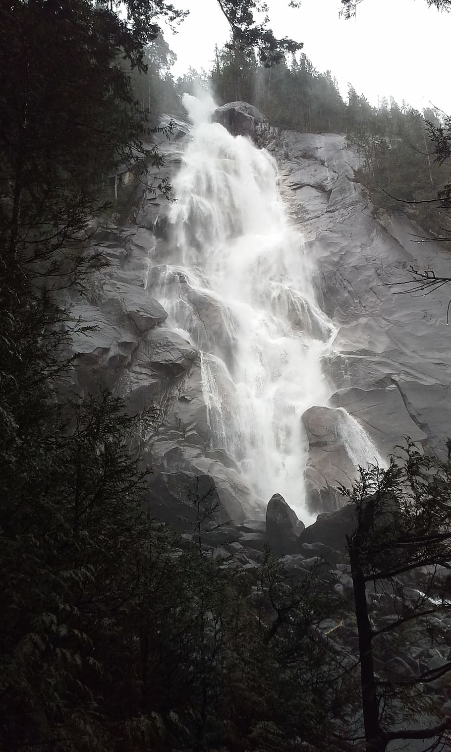 fotografía, naturaleza, caídas, bosque, ramas, idílico, paisaje, montaña, rocas, rocoso, escénico, arboles, agua, cascadas, desierto, árbol, belleza en la naturaleza, rock, planta, tierra, paisajes - naturaleza, larga exposición, roca - objeto, cascada, sólido, agua que fluye, movimiento, ambiente, nadie, día, al aire libre, poder en la naturaleza, fluido, selva, 2K